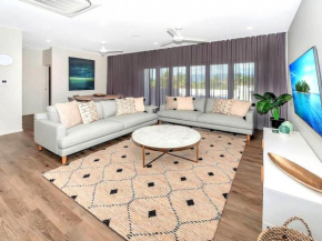 Cairns North 4-Bed with Outdoor Dining & Pool